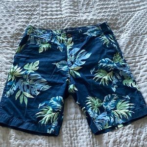 American Eagle classic tropical shorts